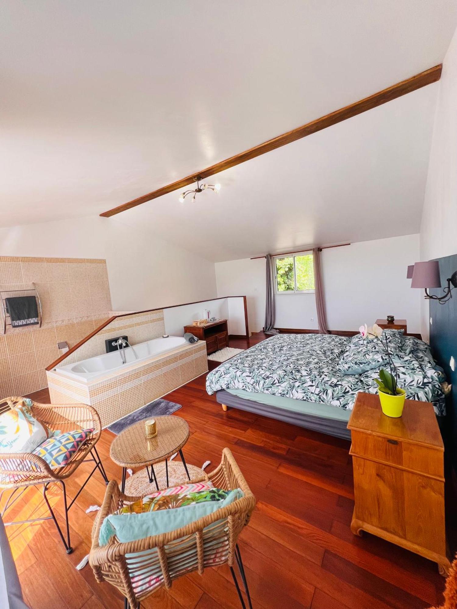 Apartmán Chez Madame Fabienne Sainte-Suzanne Exteriér fotografie